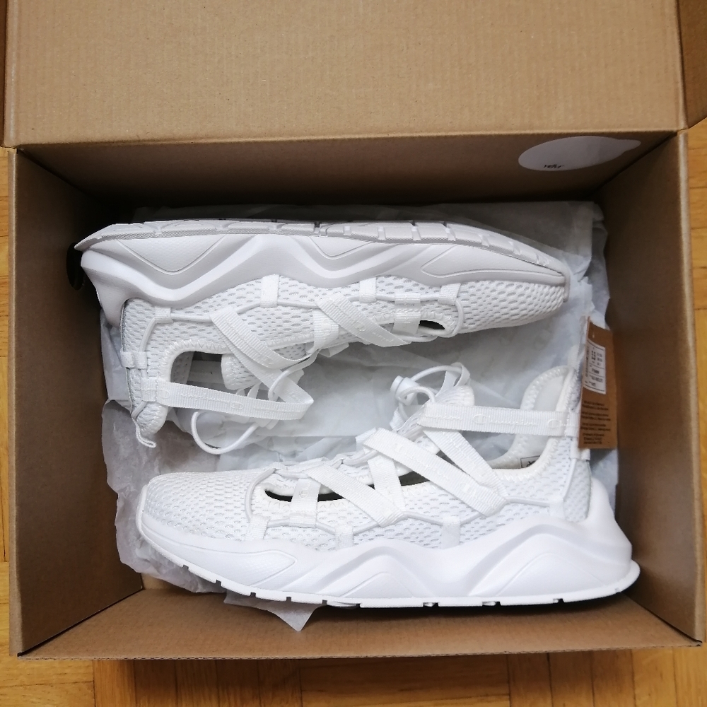 Women's Champion White Sneakers 5.5US NWB